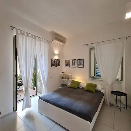 Pensión Sara Futura