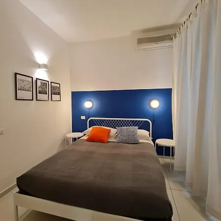 Pensión Sara Futura Salerno